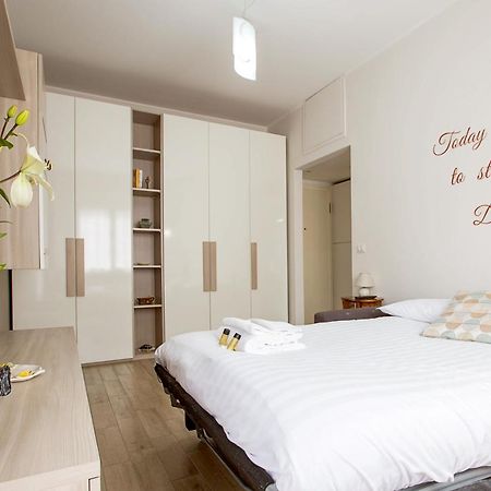 Lorenteggio Studio Apt Milão Exterior foto